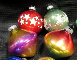 LOT 67 VINTAGE CHRISTMAS ORNAMENTS SANTA LAND VICTORIA - LOT INCLUDES A VARIETY